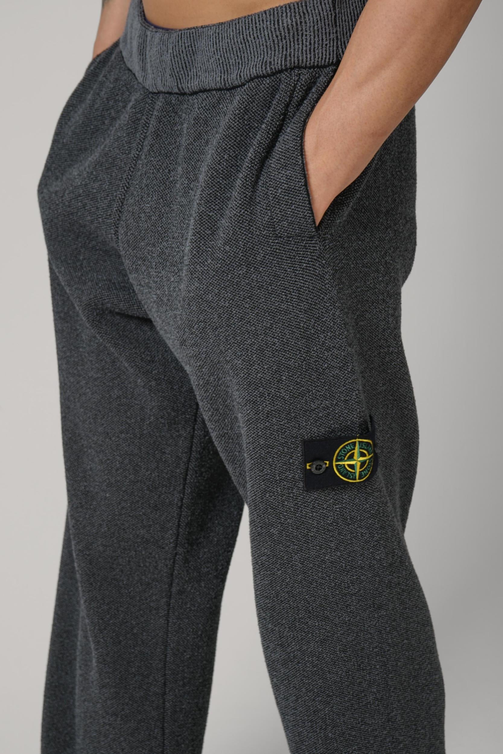 5200001 Stone Island Comfort Fit Knit Joggers With Contrast Cuffs Charcoal