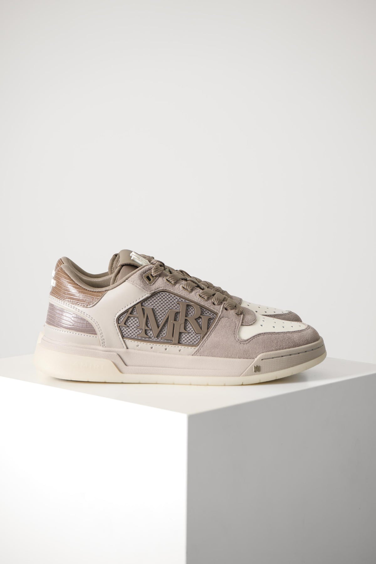 Amiri Classic Low – Taupe Alabaster