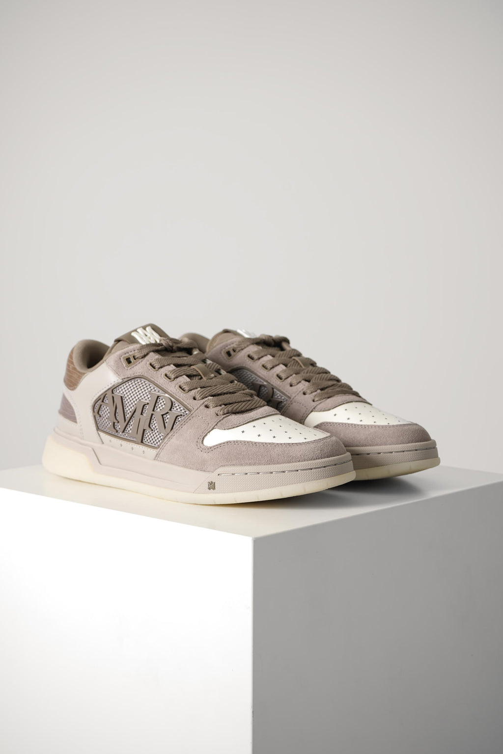 Amiri Classic Low – Taupe Alabaster