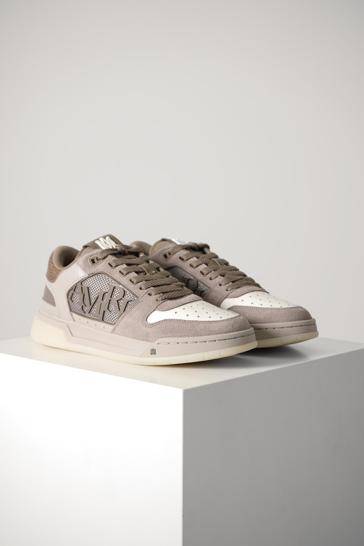 Amiri Classic Low – Taupe Alabaster