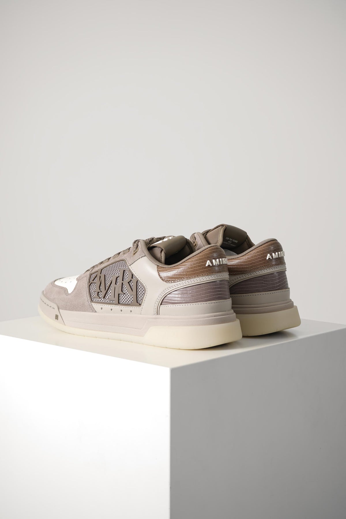 Amiri Classic Low – Taupe Alabaster