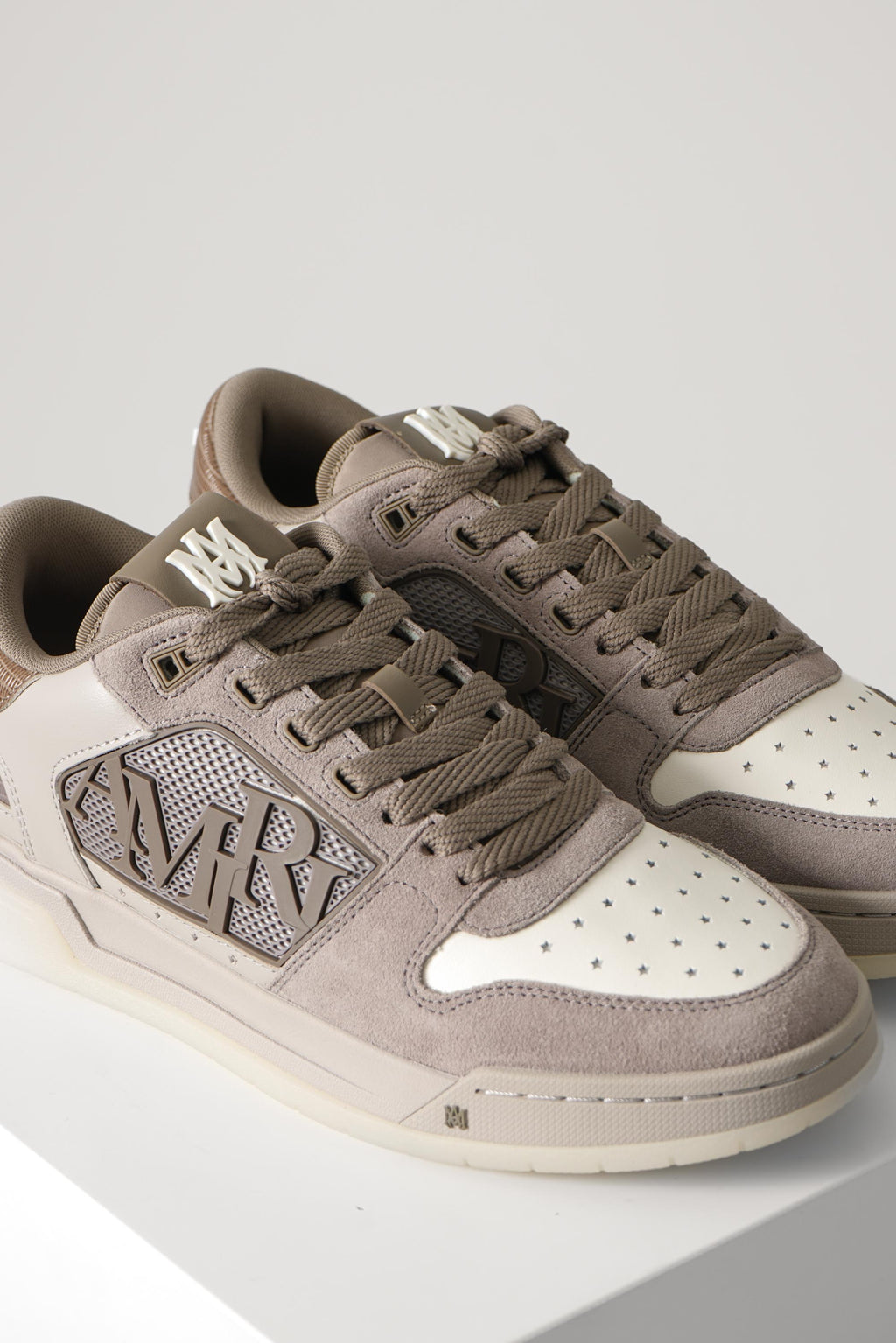 Amiri Classic Low – Taupe Alabaster