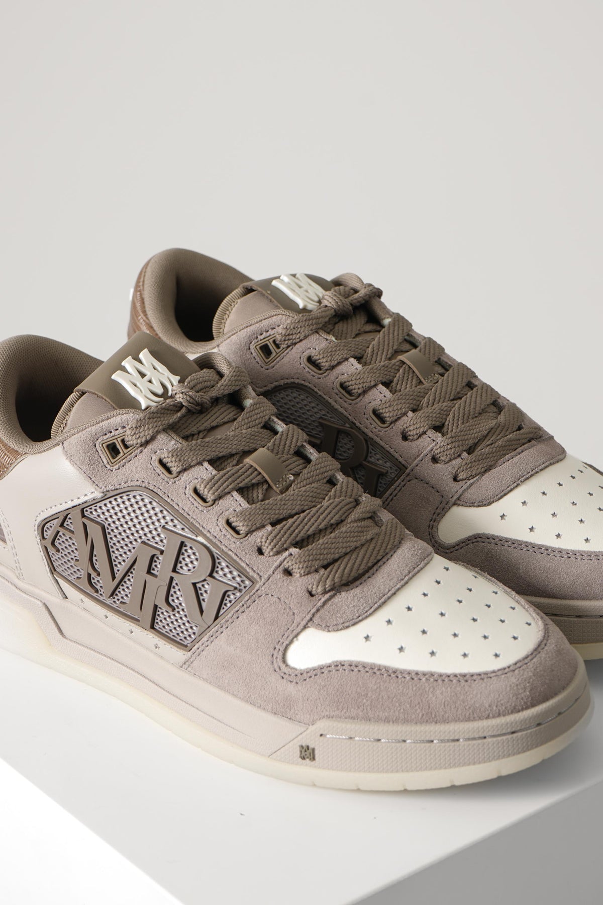 Amiri Classic Low – Taupe Alabaster