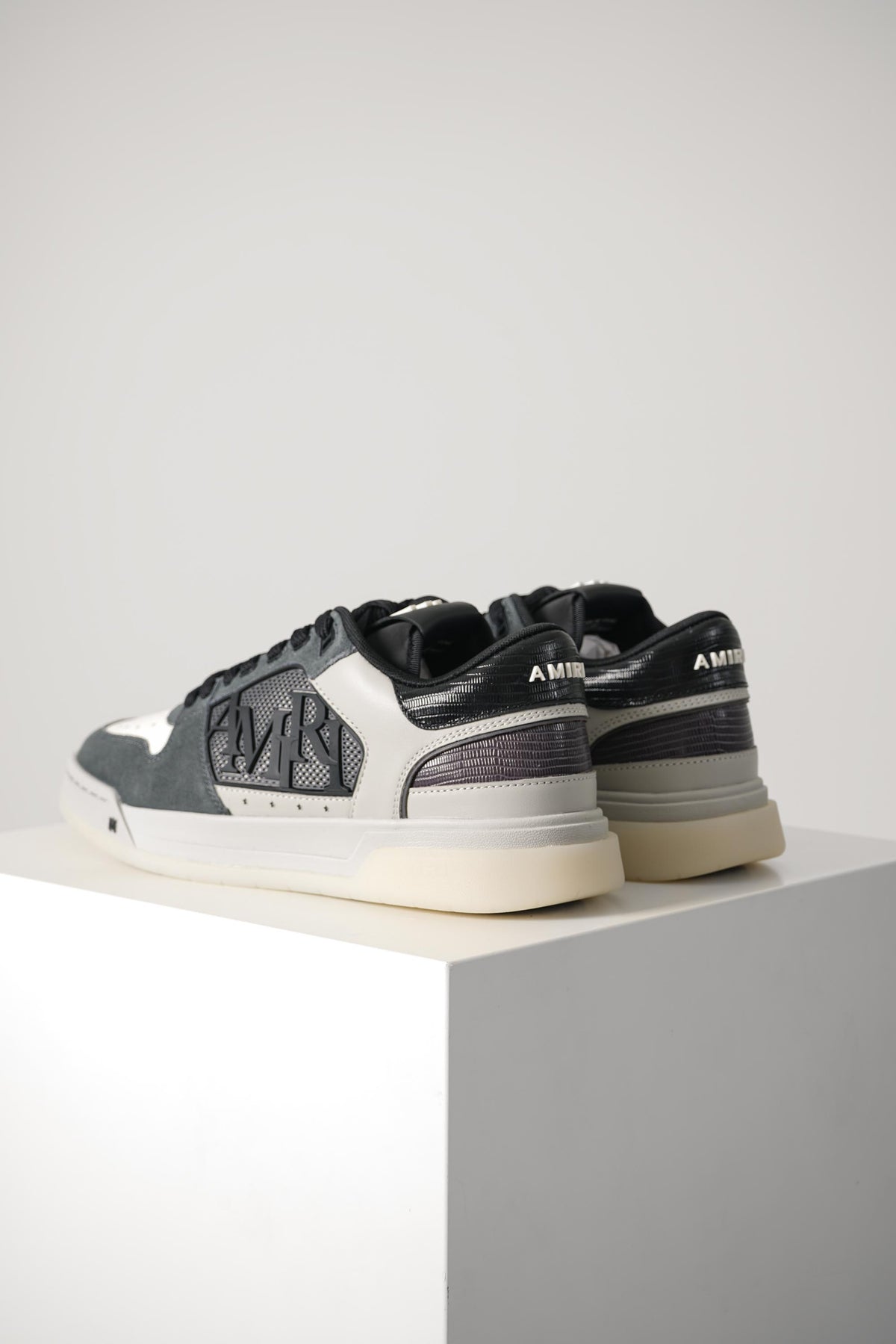 Amiri Classic Low – Black Grey