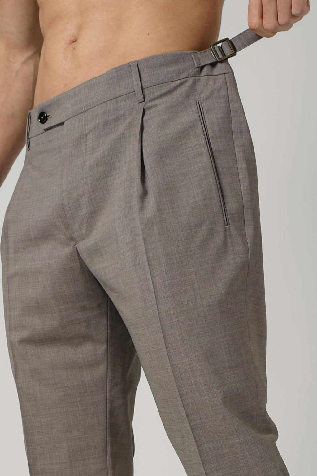 Berwich Retro Style Contemporary Fit Greige