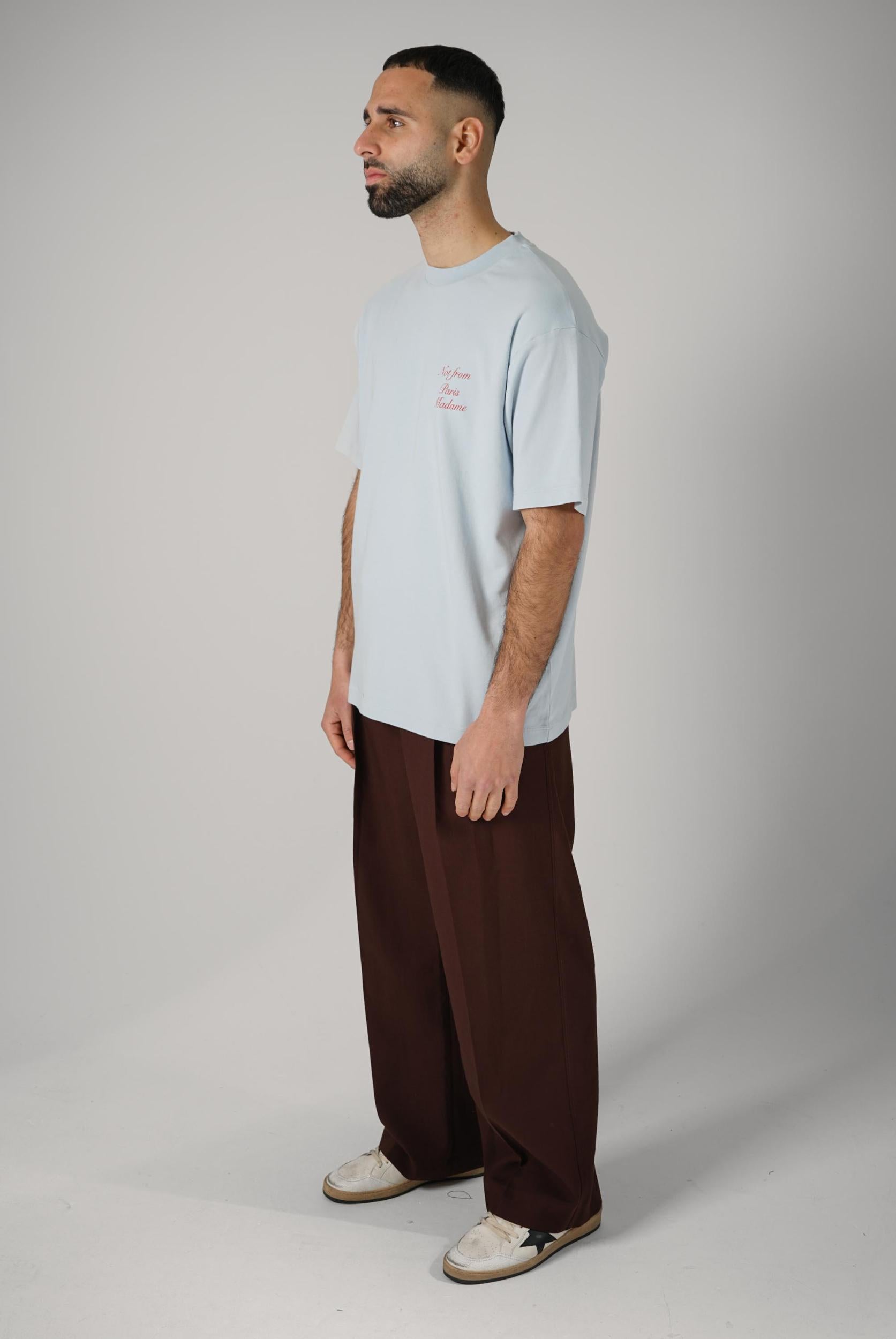 Drôle De Monsieur Le T-Shirt Slogan Callgraph Light Blue