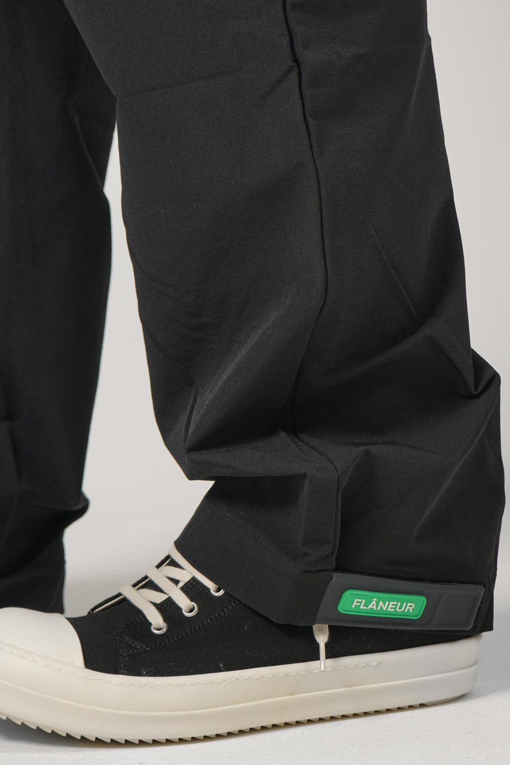 Flaneur Badge Formal Tech Pants Black