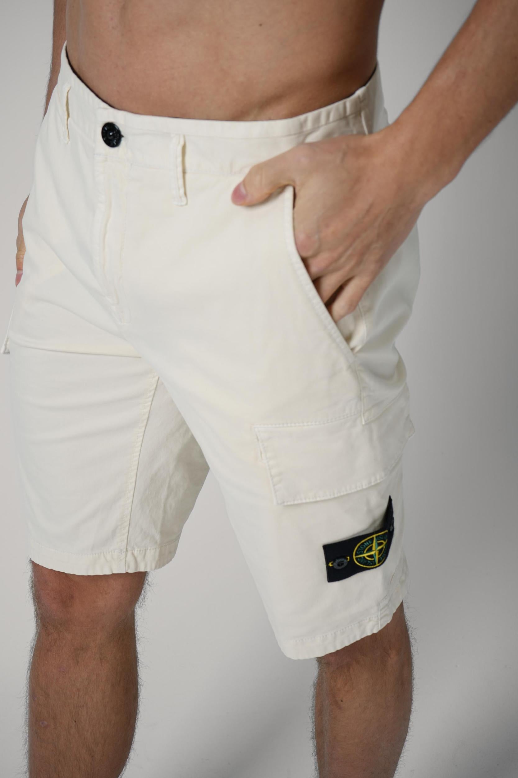 L100018 Stone Island Short Creme