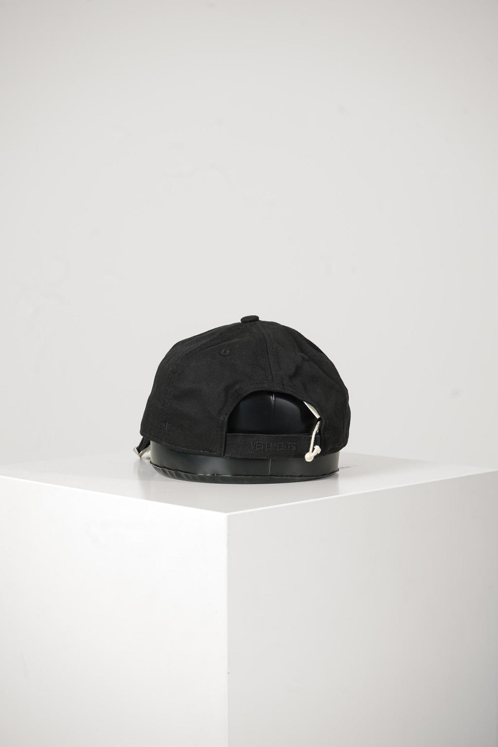 Vetements Bottle Cap Black