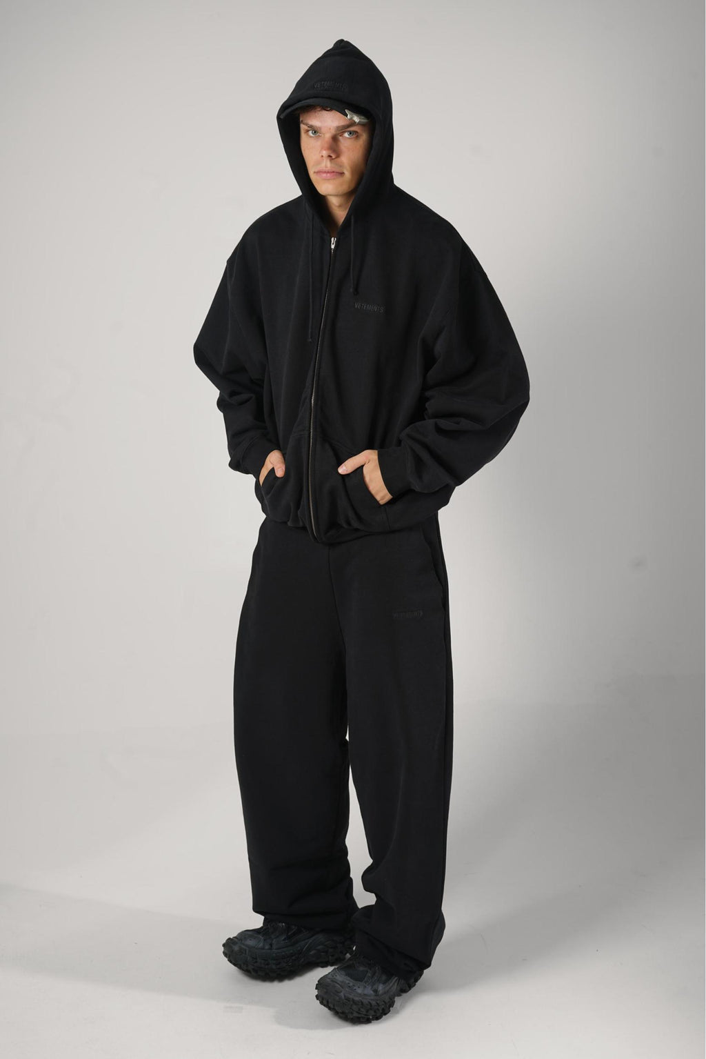 Vetements Logo Zip-Up Hoodie Black
