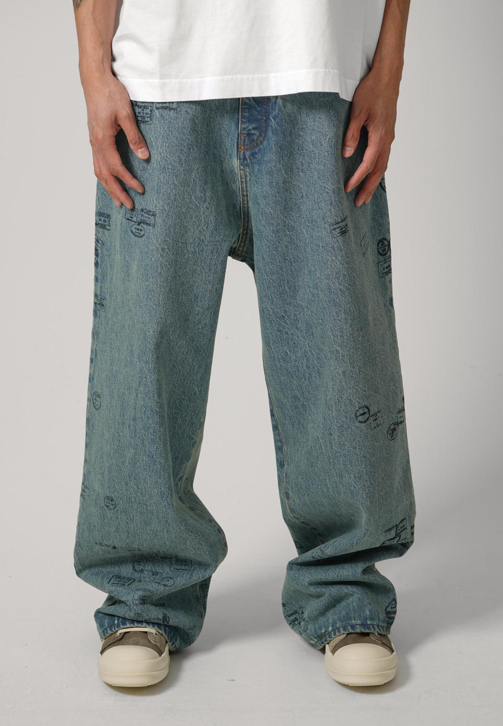 Vetements Passport Stamps Jeans Blue